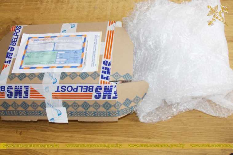 Из Беларуси в Кувейт пытались отправить почтой 6 кг янтаря