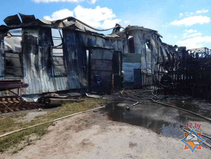 В Толочине сгорело помещение склада на территории консервного завода