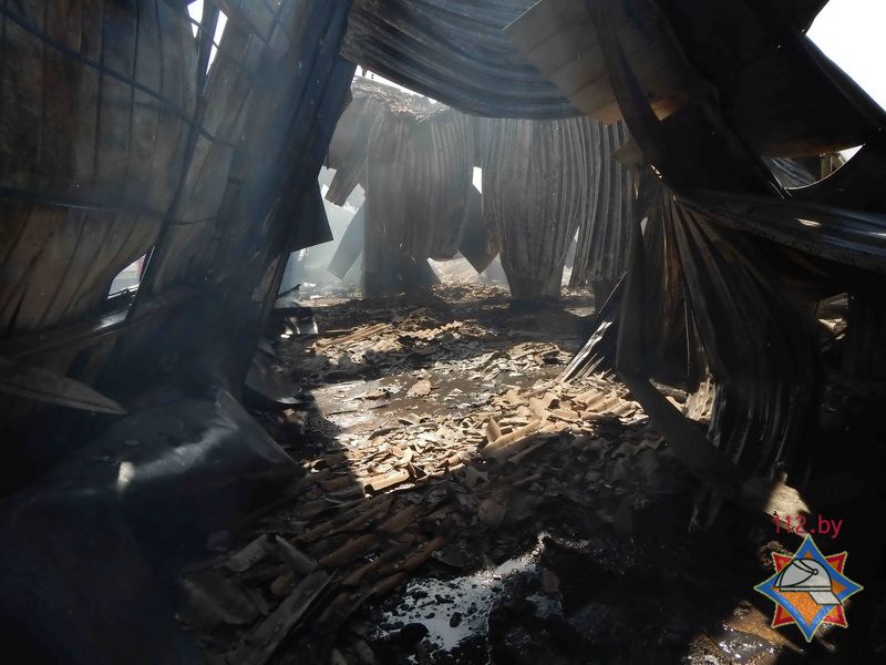 В Толочине сгорело помещение склада на территории консервного завода