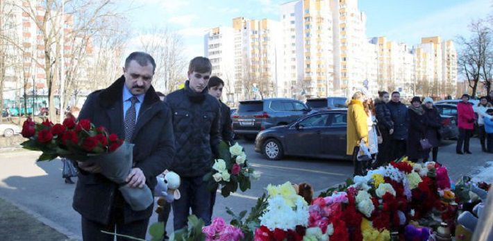 «Скорбим с вами». Виктор и Николай Лукашенко посетили посольство РФ