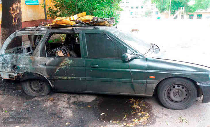 Фотофакт: в Советском районе Гомеля загорелся автомобиль