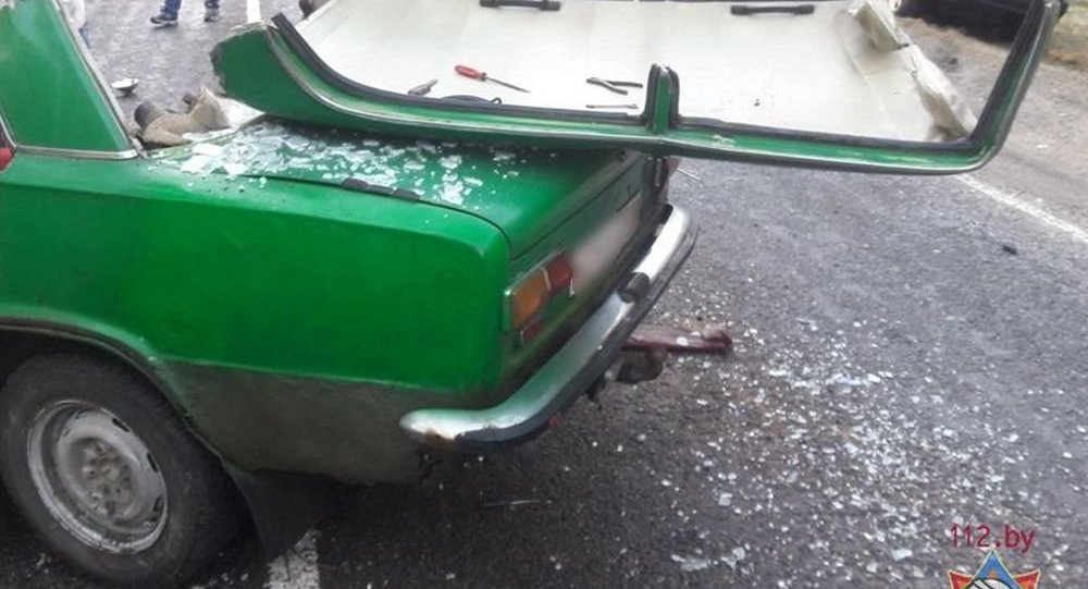 Лобовое ДТП в Дятловском районе: МЧС деблокировали троих пострадавших