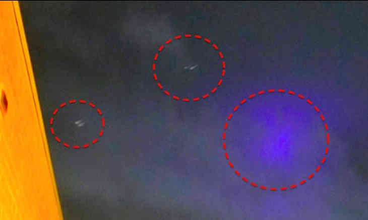 В Лонг-Айленде жители наблюдали полет НЛО в фиолетовом свете