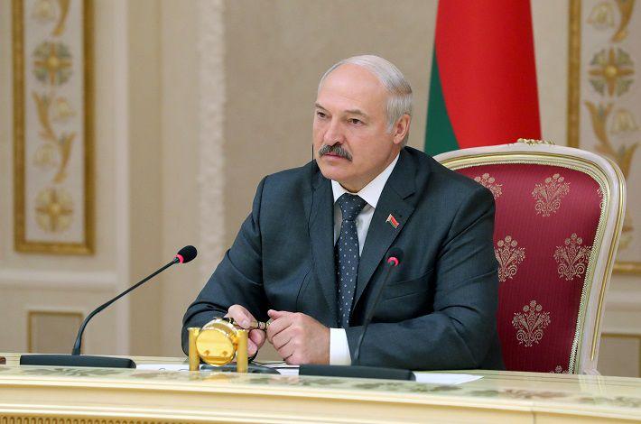 Картина дня: Лукашенко о росте зарплат и поиски пропавшей 16-летней девушки