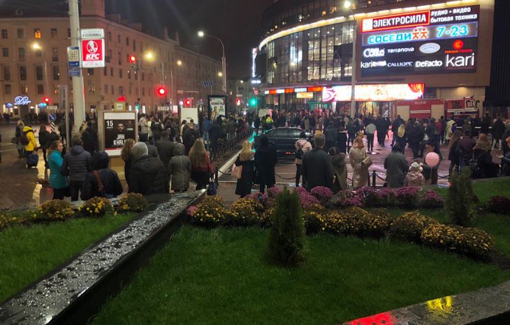 В Минске эвакуировали людей из трех торговых центров и ж/д вокзала: что происходит