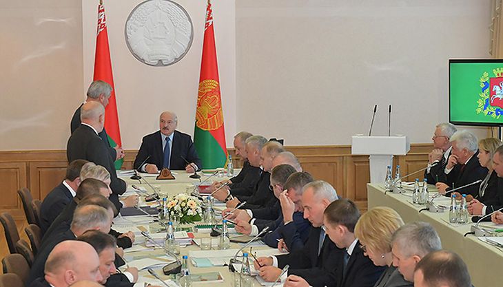 Лукашенко: дальше такой расхлябанности быть не должно — потеряем страну