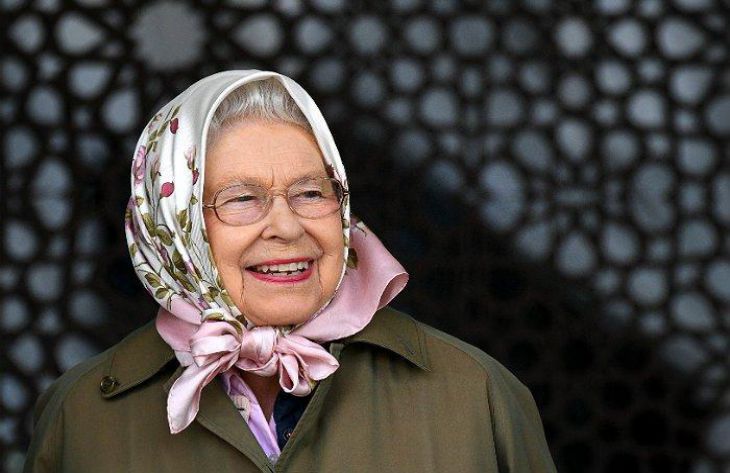 Королева Елизавета отказалась от использования натурального меха