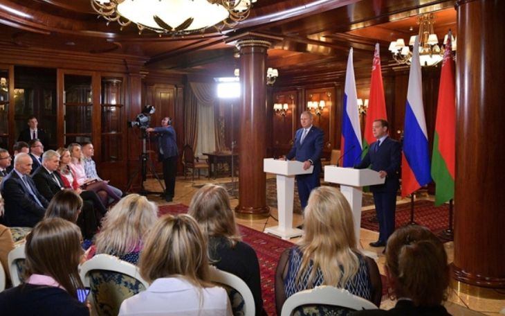 Медведев: некоторые вопросы интеграции Беларуси и России придется решать президентам