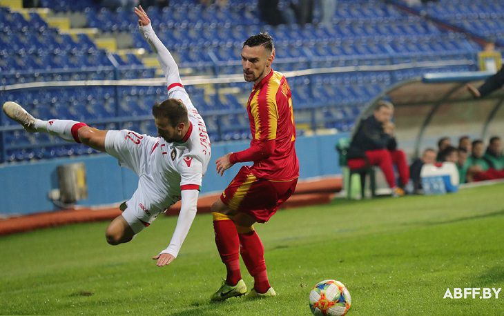 Сборная Беларуси по футболу завершила сезон поражением в Черногории