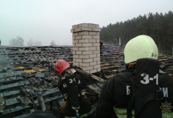 В Орше сгорел двухквартирный дом: жильцы остались без крова