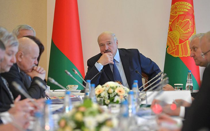 Лукашенко: выдаете по 100-150 рублей, и считается, что у вас средняя зарплата 500 рублей. Кого вы обманываете?