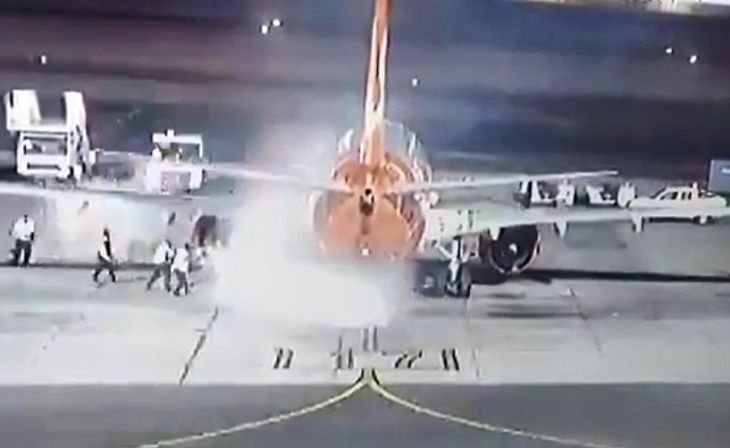 «Удалось избежать катастрофы». Украинский самолет загорелся при посадке в Египте
