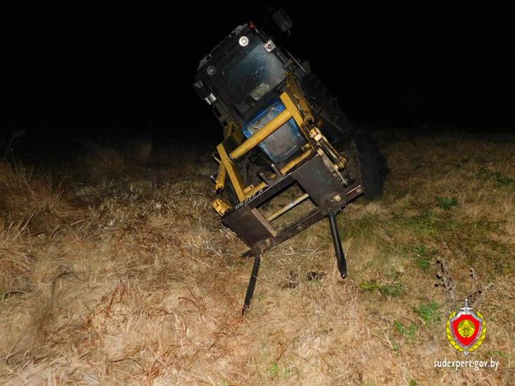 В Пинском районе пьяный тракторист пытался угнать один трактор, чтобы вытащить другой