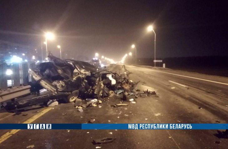 После жуткой аварии на МКАД в больнице скончался 23-летний пассажир BMW