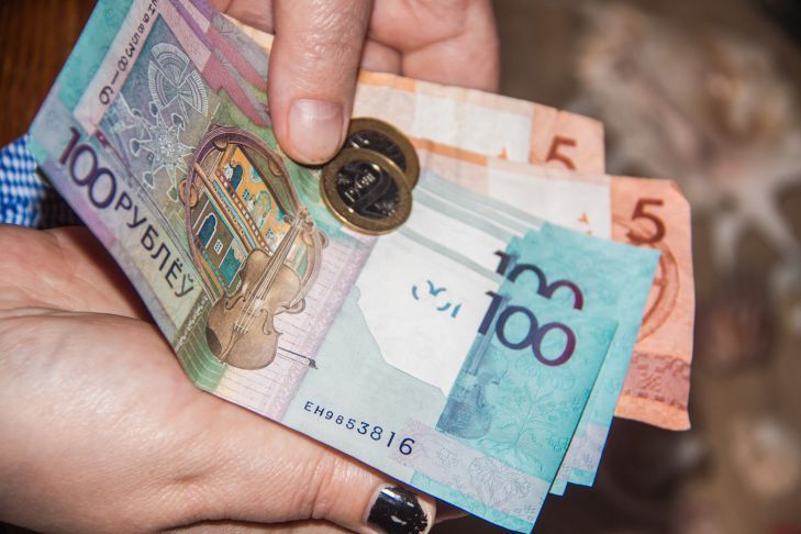 МЗП и денежные доходы белорусов за октябрь не индексируются: что это значит