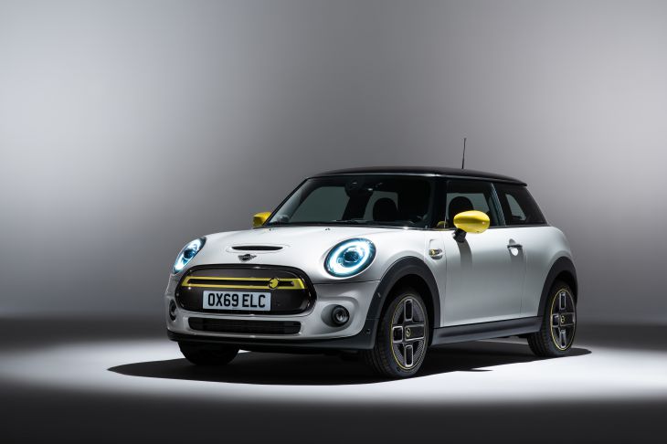 Электрокар Mini Cooper SE представили на выставке в Лос-Анджелесе