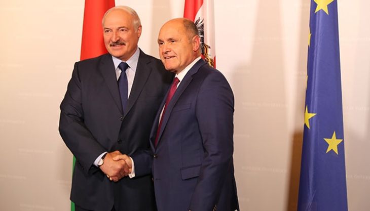 Лукашенко оставил запись в австрийском парламенте на белорусском языке