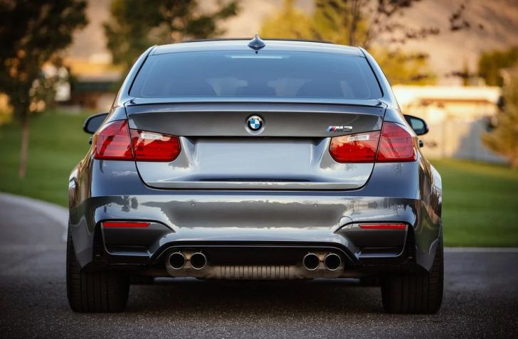 автомобиль BMW