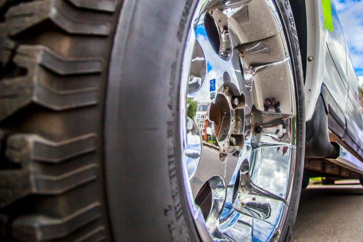 Автомобилистов решили обложить новой податью: теперь за шипованную резину