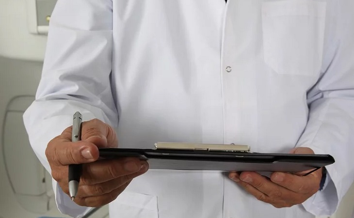 Во Франции 66-летний врач изнасиловал 250 детей