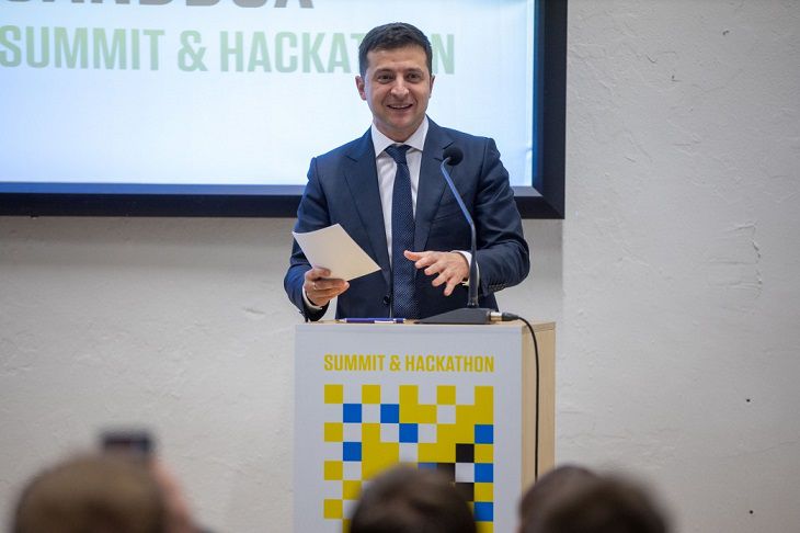 «Просто нажимаешь кнопку и все – коррупционера нет». Зеленский о «Государстве в смартфоне» «Просто нажимаешь кнопку и все – коррупционера нет». Зеленский о «Государстве в смартфоне»