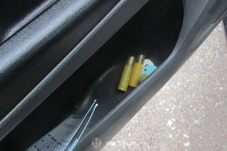 Неженские штучки: в «Каменном Логе» у белоруски изъяли патроны