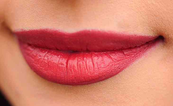 «Губы дьявола»: жуткий бьюти-тренд набирает популярность среди женщин