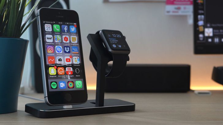 Смартфон и умные часы от Apple