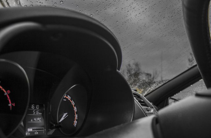 Качество автомобилей Lada начали проверять по-новому приборная панель автомобиля Lada