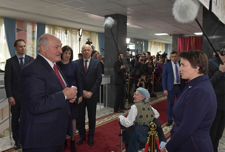 Лукашенко получил предложения по изменению Конституции