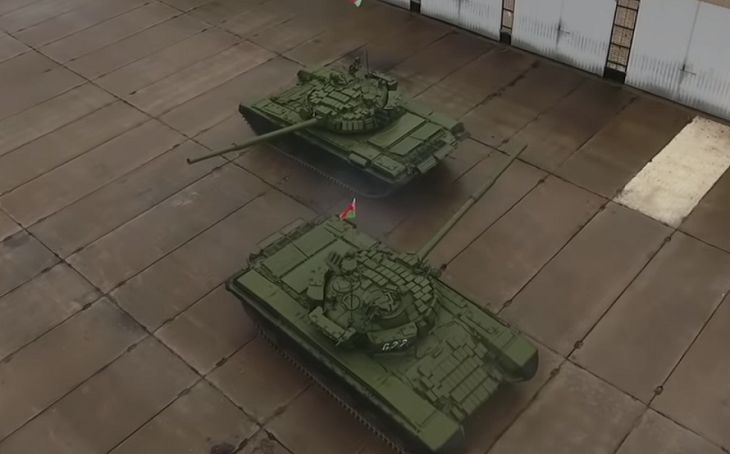 Белорусские танкисты исполнили в Печах танковый вальс и сняли это на видео