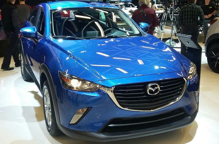 автомобиль Mazda на выставке