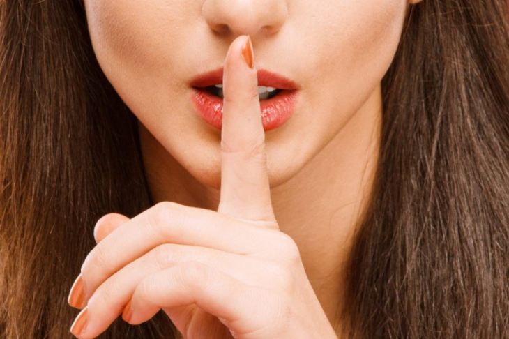 Ученые рассказали, почему люди не могут хранить секреты