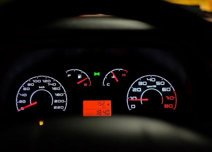 приборная панель автомобиля