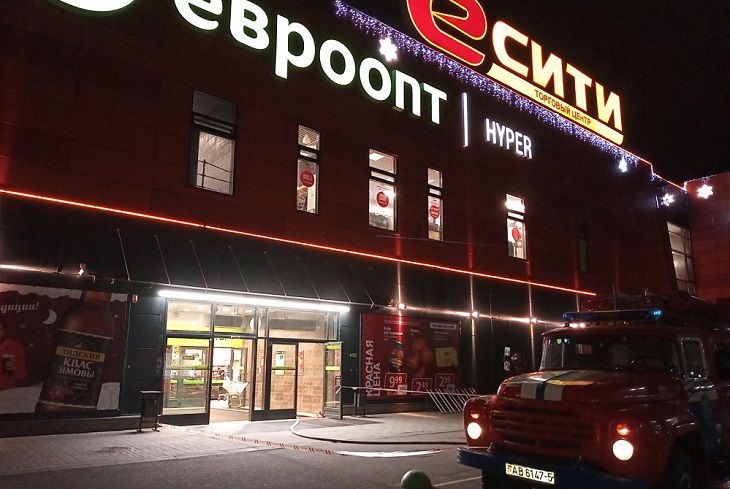 В Молодечно произошел пожар в торговом центре В Молодечно произошел пожар в торговом центре
