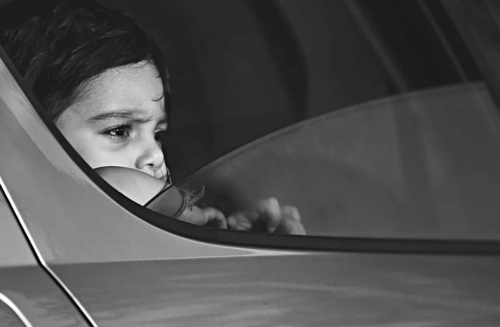 ребёнок в машине