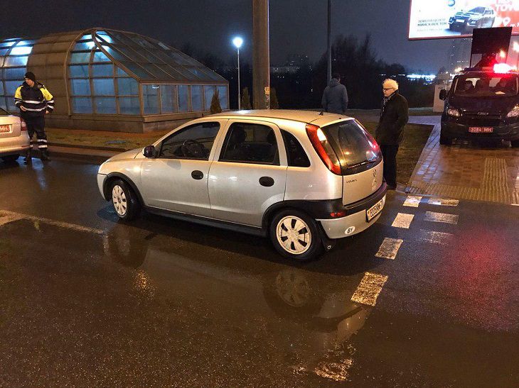 Ехал на зеленый, но не спешился. В Минске на переходе сбили велосипедиста