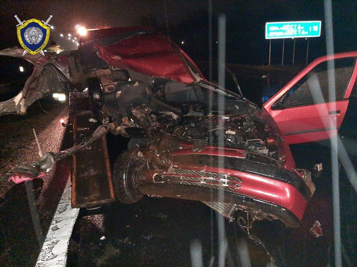 Смертельная авария на трассе Минск – Брест: молодой водитель на «Пежо» врезался в фуру и погиб