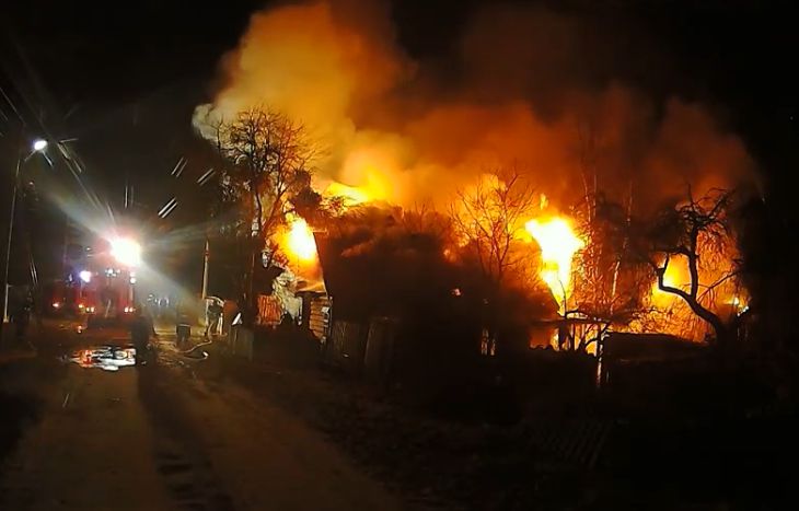 МЧС показало видео страшного пожара в Светлогорске, на котором погиб мужчина