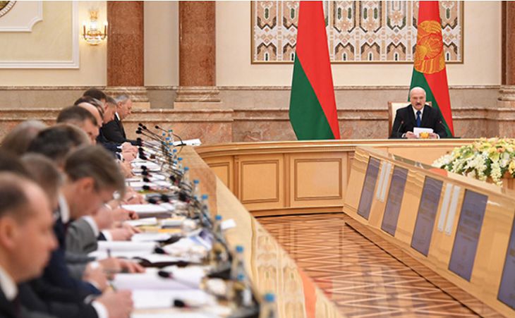 Лукашенко – правительству: давайте будем определяться без лишних «стенаний и страданий»