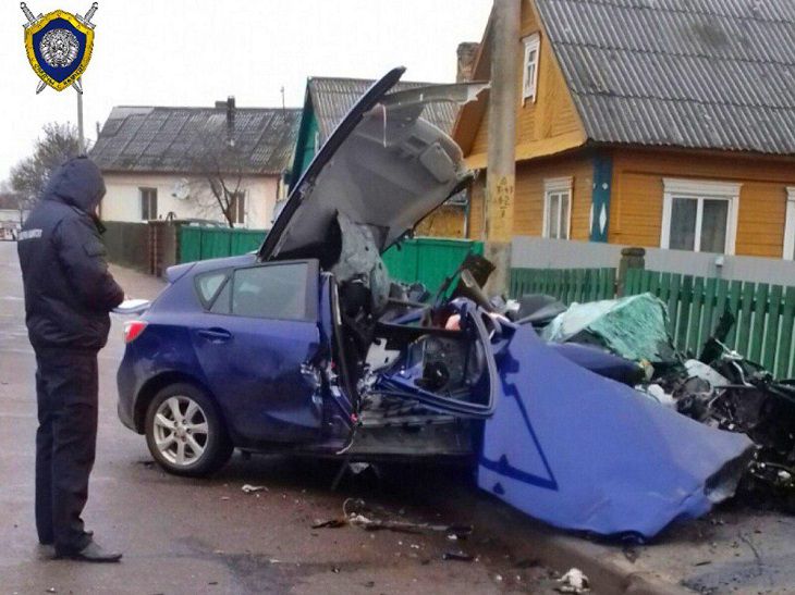 В Слониме пьяный водитель скрывался с места ДТП и врезался в автокран. Два человека в реанимации