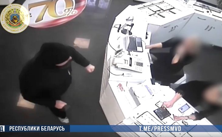 В Полоцке мужчина пытался ограбить ювелирный магазин, но не успел