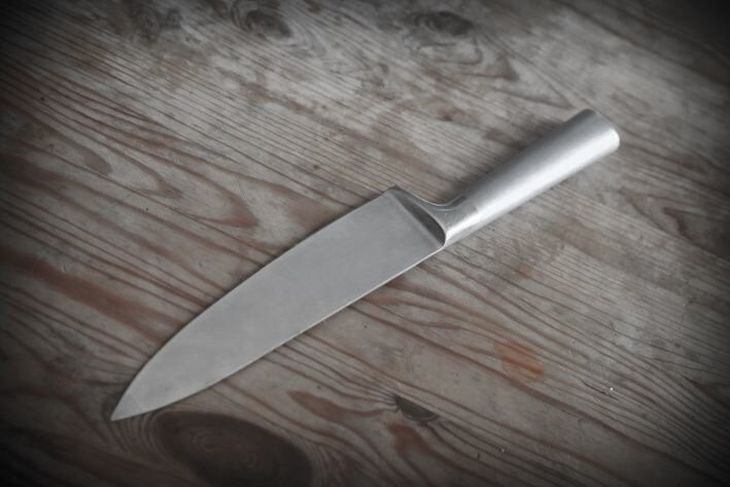 В Рогачёве 18-летний парень бегал с ножом и нападал на женщин