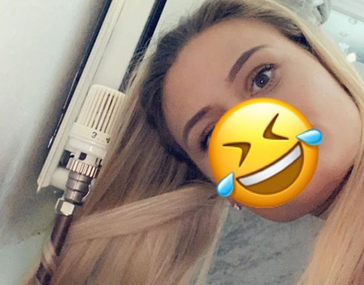 Женщина прославилась в Сети необычным способом завивки волос