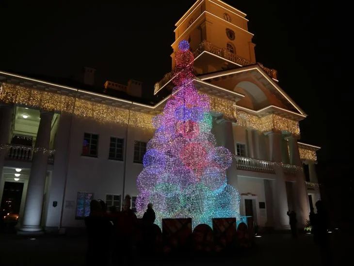 За глинтвейном и подарками: как в Минске будут работать ярмарки в новогоднюю ночь