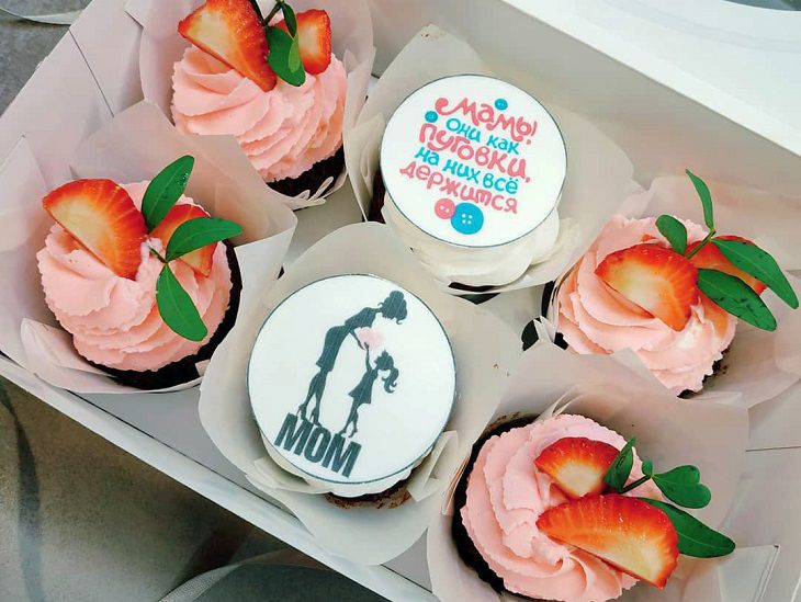 «Многие просят сделать мастичный торт с розочками из крема, как в СССР». Кондитер о своей работе торт