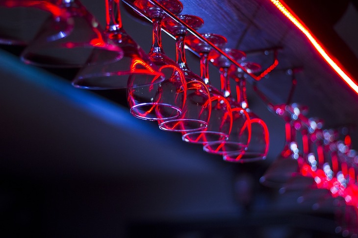 Семья устроила вечеринку, но у дочери были другие планы. Этот вечер будут помнить все вечеринка