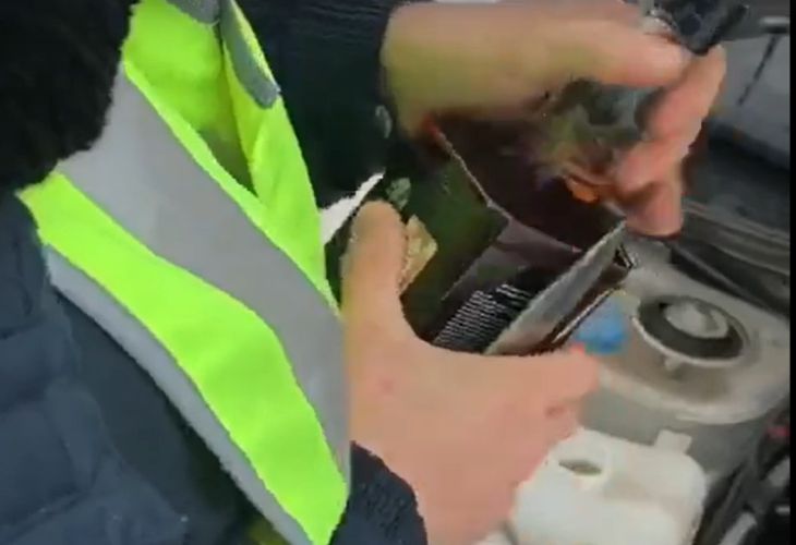 Российские полицейские залили в машину виски вместо омывающей жидкости