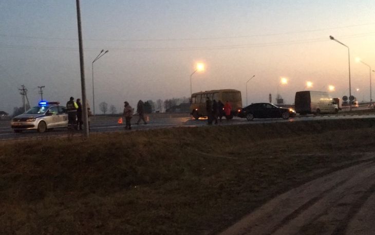 Под Слуцком школьный автобус врезался в «Газель». В нём были дети