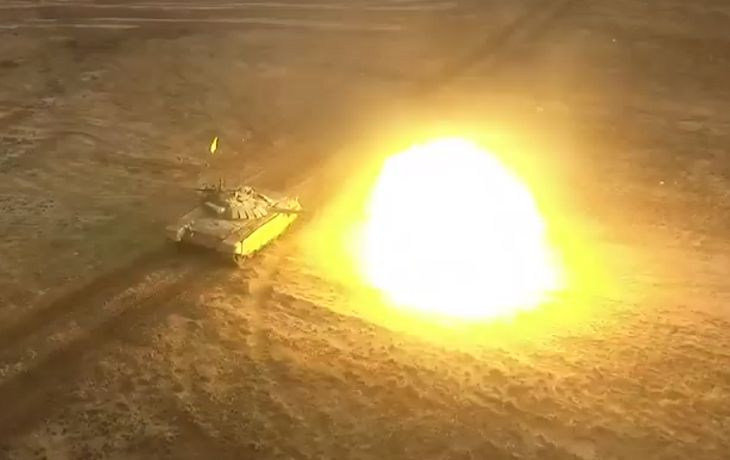 Эффектную тренировку белорусских танкистов сняли на видео Эффектную тренировку белорусских танкистов сняли на видео